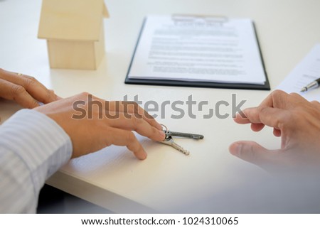 Real estate broker residential house and car rent listing contract