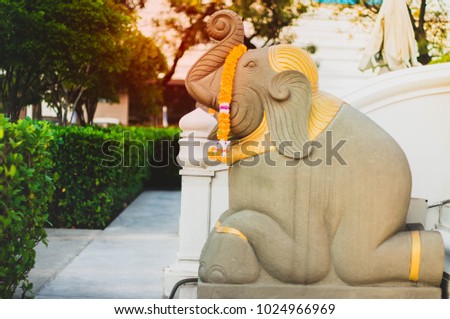 Statue of Elephant With light sun.
Statue of Elephant It was placed in four directions at the shrine of Brahma.