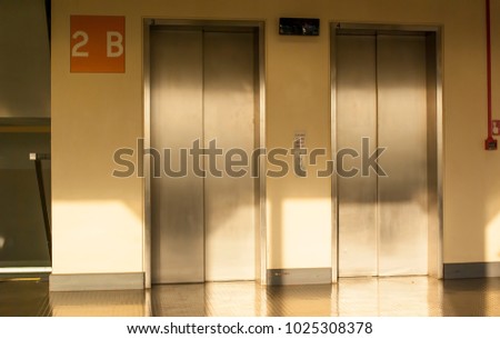 Closed metallic elevator sliding doors
