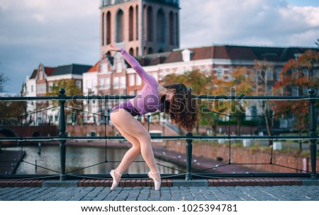 Ballerina on the street! Street Dancer! Dance world!