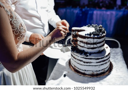 Image of a beautiful wedding cake at wedding reception