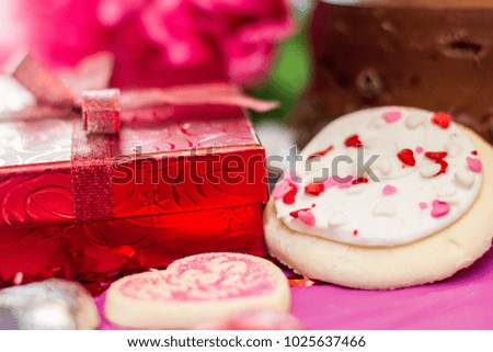 Valentines Cakes and Cookies with present