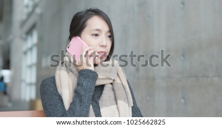 Woman talk to mobile phone 
