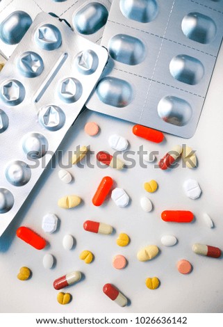 Medication white and colorful tablets arranged abstract on white color background. capsule pills for design. Health, treatment, choice healthy lifestyle concept. Copy space for advertisement