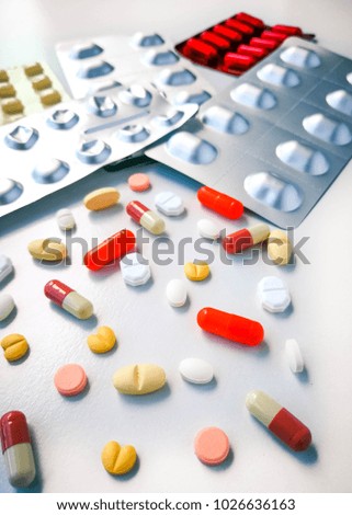 Medication white and colorful tablets arranged abstract on white color background. capsule pills for design. Health, treatment, choice healthy lifestyle concept. Copy space for advertisement