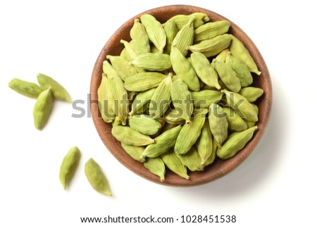closeup of dried cardamom in the wooden plate Royalty-Free Stock Photo #1028451538