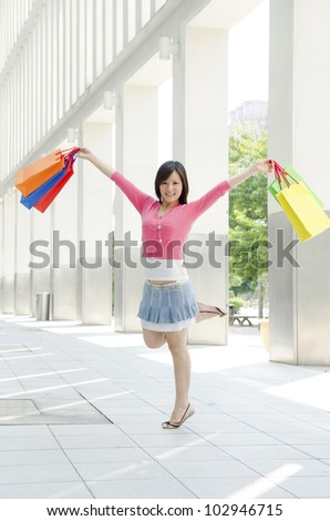 Beautiful shopping woman happy holding shopping bags.