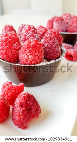  They are rich, creamy and chocolaty, the hardened chocolate shell pairing so well with the raspberry creamy mousse. The fresh raspberries on top really enhance the flavors and 
