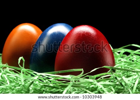 3 eggs are standing on the grass