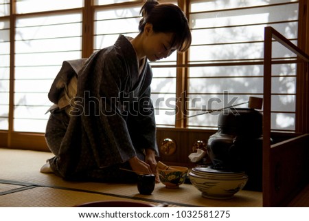japanese woman wearing kimono Royalty-Free Stock Photo #1032581275