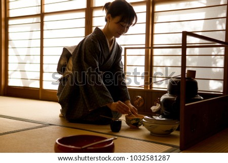japanese woman wearing kimono Royalty-Free Stock Photo #1032581287