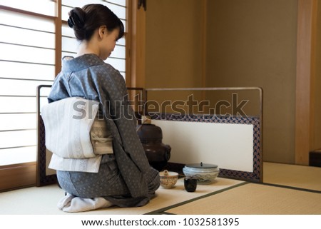 japanese woman wearing kimono Royalty-Free Stock Photo #1032581395