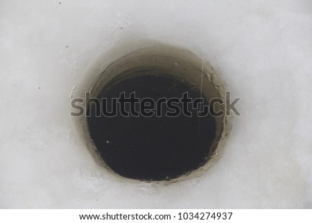 picture of an ice fishing hole 