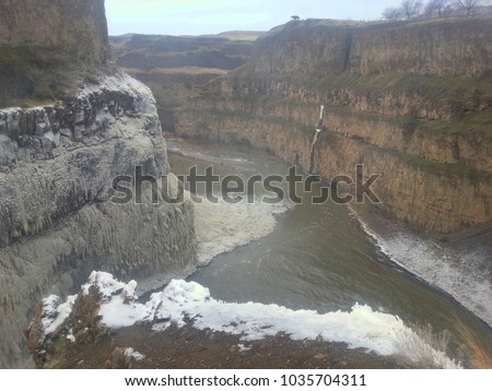 Waterfall pictures at Palouse Falls in winter