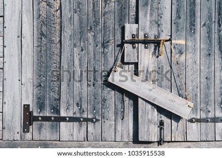 empty wooden sign hanging by string on wooden door