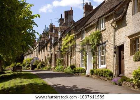 England, Oxfordshire, Cotswolds, Burford, street scene Royalty-Free Stock Photo #1037611585