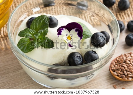 Cottage cheese with flax seeds, blueberries and edible flowers