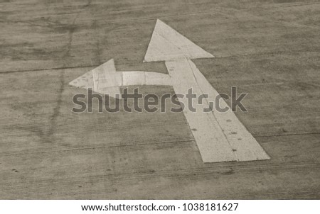 arrow on the street floor