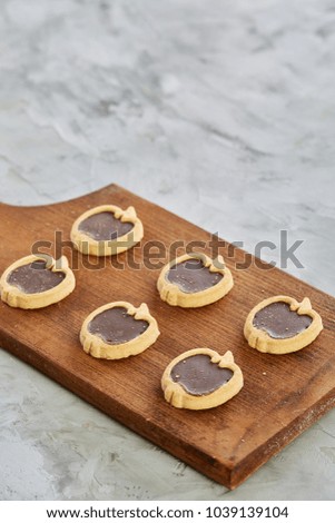 Top view close-up picture of tasty cookies on the cutting board, shallow depth of field, selective focus