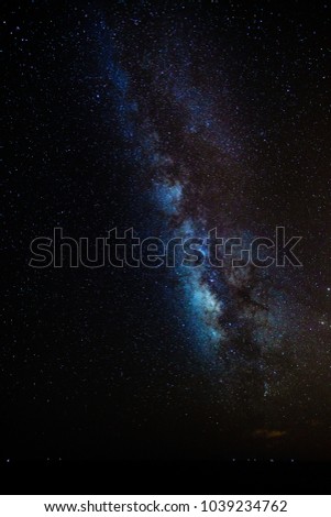 stars against the dark sky in the pacific ocean showing the milky way