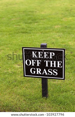 Keep off the grass sign.