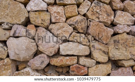 Stone masonry with large stones.