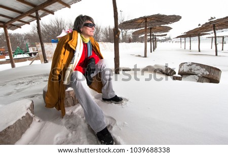 Middle age wooman enjoy winter 