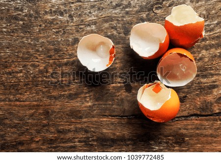 Many eggs shell on wooden table