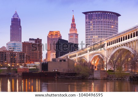 Detroit Superior Bridge over Cuyahoga River and downtown skyline, Cleveland, Ohio, USA