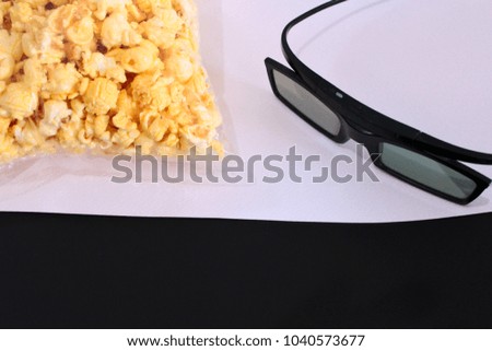 Popcorn bag with three-dimensional glasses