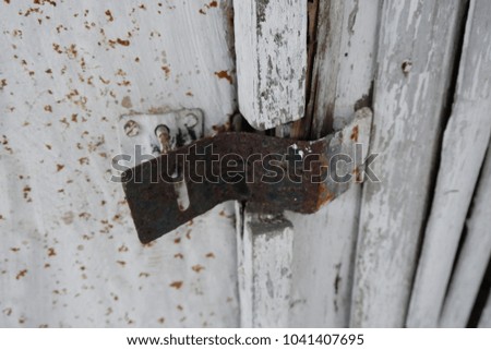 rusty door crack