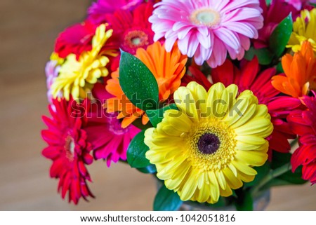gerbera daisy bouquet in glass vase