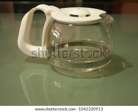 Cup coffee maker, with white lid