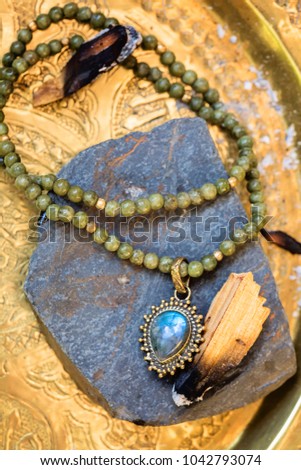 Jade beads necklace with labradorite pendant