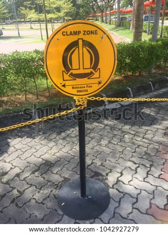 Clamp zone signage