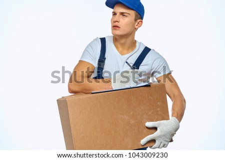 delivery of goods, man with a box                              