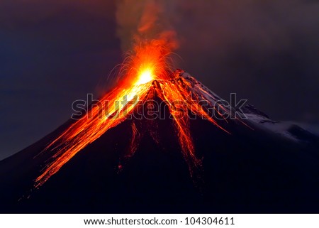 Tungurahua Volcano eruption Royalty-Free Stock Photo #104304611