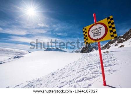 Closed sign on the snow