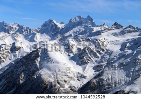 Photo bright landscape with Caucasian mountains sunny day