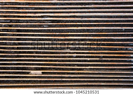 Rusty metal mesh made of horizontal stripes