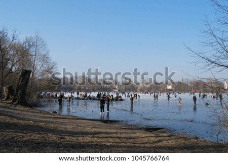 People on the frozen lake "Weißensee" in Berlin.