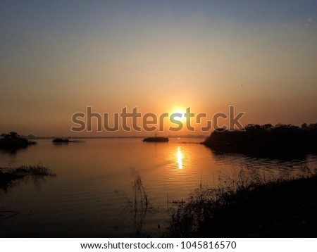 A beautiful picture of sunset at river
