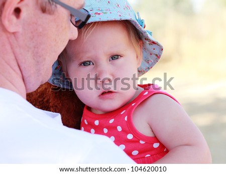 father holding his daughter, focus on the eyes