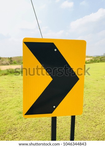 Curve arrow sign