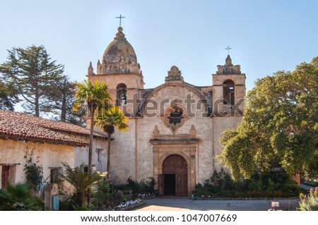 Courtyard view of Mission San Carlos in Carmel Royalty-Free Stock Photo #1047007669