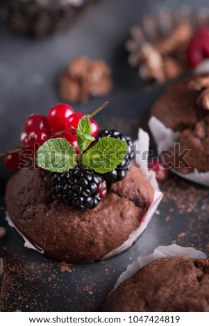 
chocolate muffins with berries