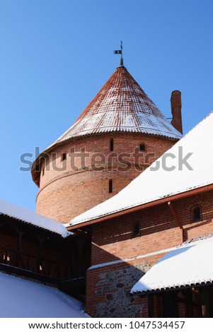 this picture shows a round tower in an old castle