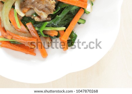 Chinese food, beef and leek stir fried with carrot and onion