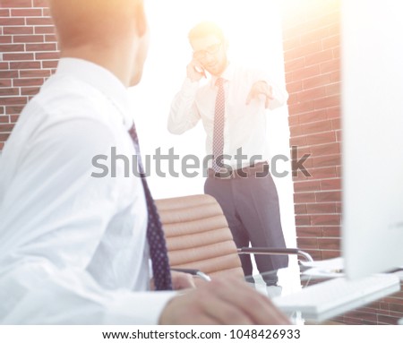employee talking on the smartphone