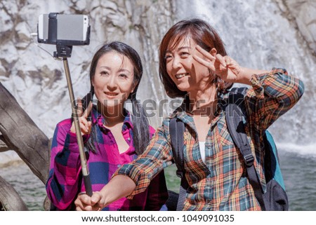 Middle japanese woman to the hill climbing